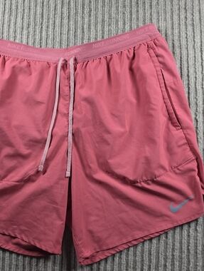 Nike Dri-FIT Stride Men's Running Shorts Standard Fit Size Medium Salmon